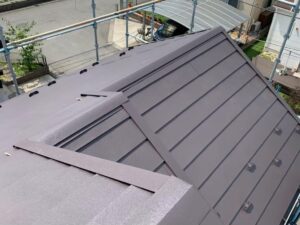 千葉市花見川区にて屋根修理　横暖ルーフへのカバー工法　完工