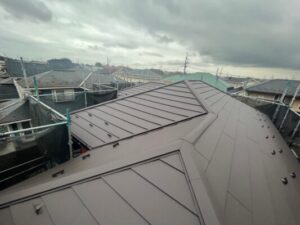 千葉市にて屋根修理　スーパーガルテクトへのカバー工法　完工