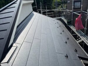 千葉市にて屋根修理〈スーパーガルテクトへのカバー工法〉