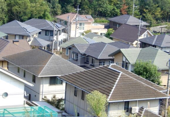 戸建て住宅に一番多いスレート屋根の劣化症状とメンテナンス方法について