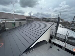 千葉市中央区にて屋根修理〈スレートからスーパーガルテクトへのカバー工法〉