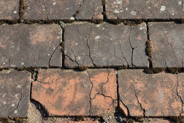 雨漏りの原因を徹底解説｜屋根・外壁の発生箇所と対処法【千葉市】｜株式会社ハジメ